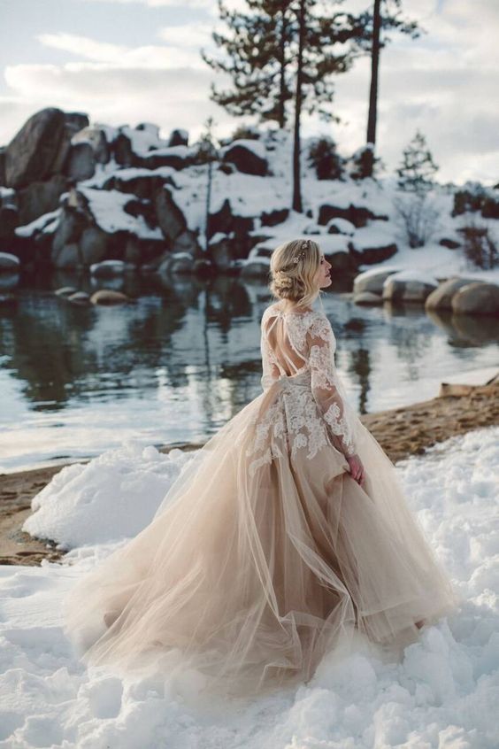 Mlada u čarobnoj venčanici za zimsko venčanje