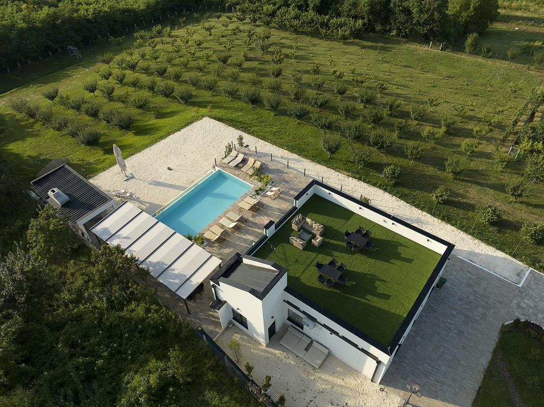 hill-luxury-house-vencanje-na-otvorenom