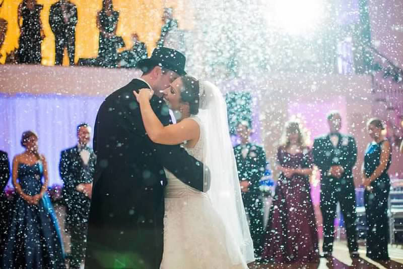 snowy-first-dance-dinofa-photography