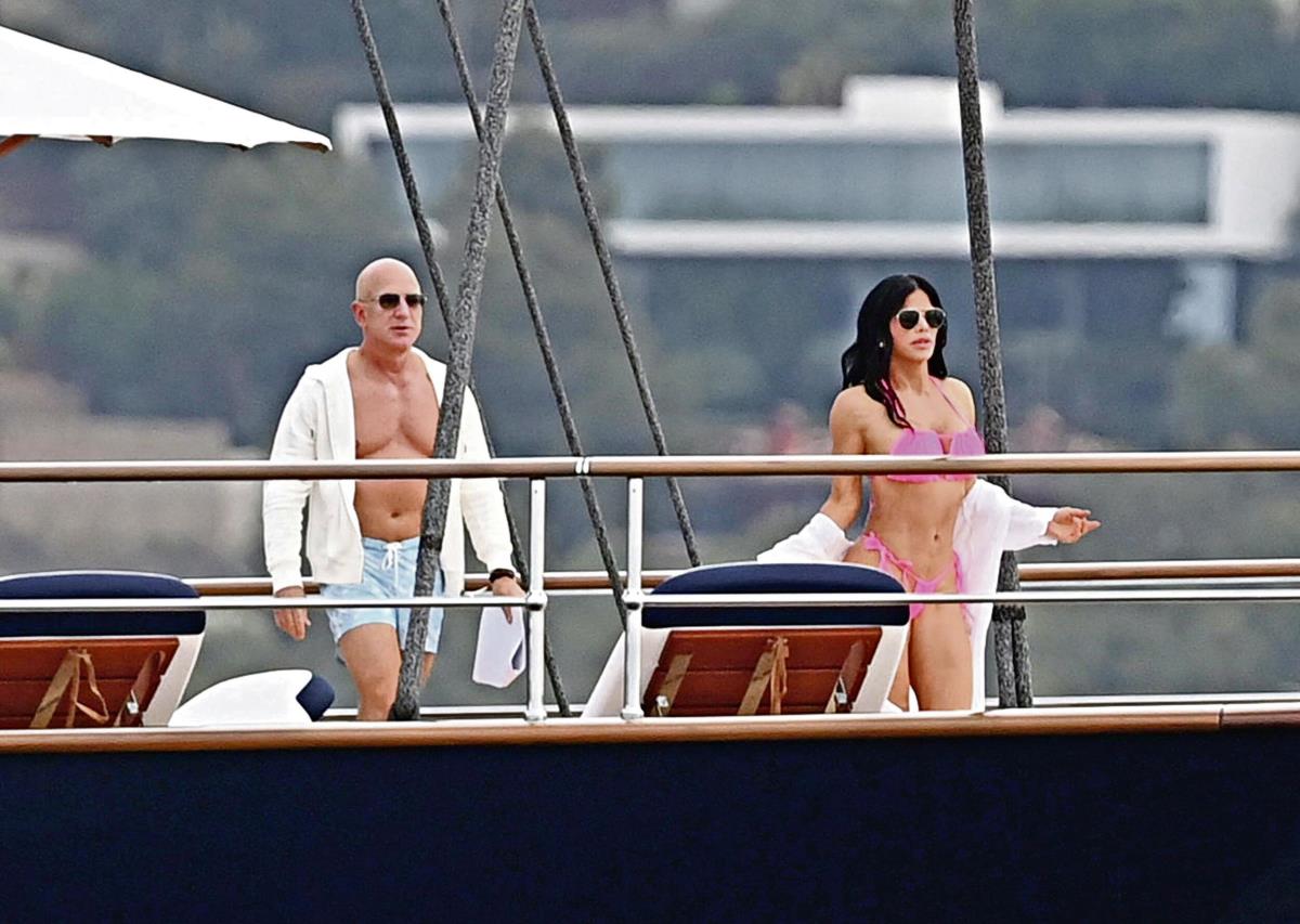 dzef-bezos-verenica-na-jahti