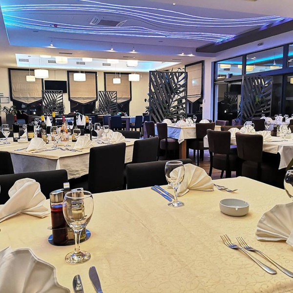 CRYSTAL HOTEL & EVENT CENTER Mala Banket Sala