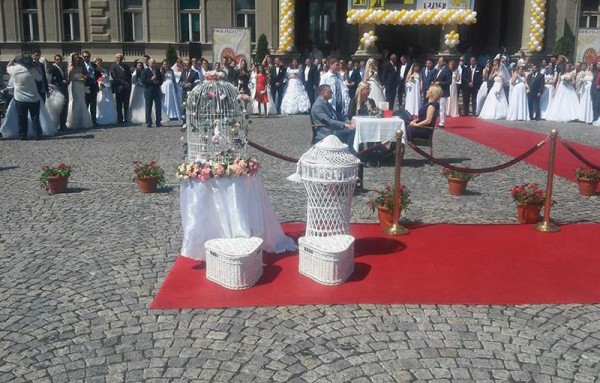 Beli golubovi za venčanja i proslave