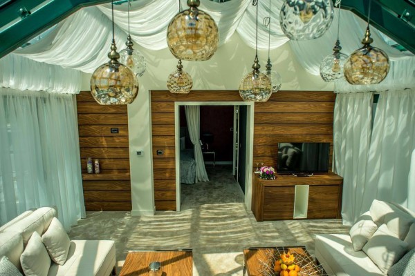 Hedonic Hotel