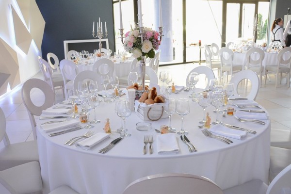 Ela - organizacija i dekoracija venčanja cveće