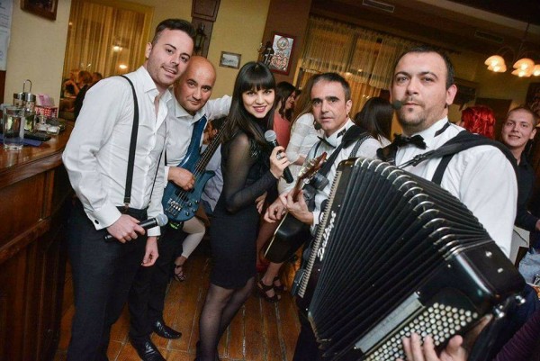 Akustični Bend Dert