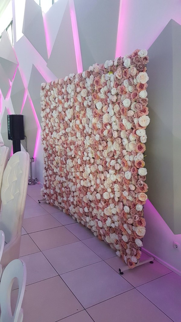 Cvetni zid Flower wall