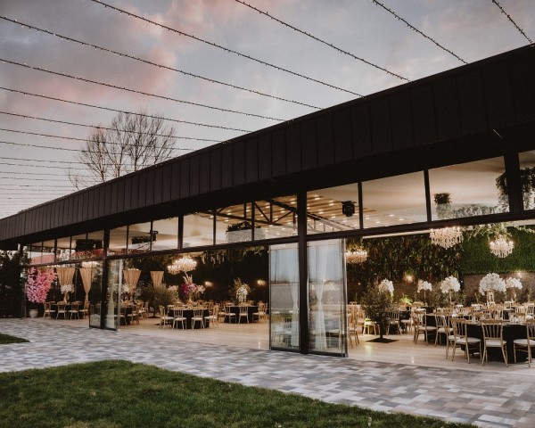 Verde venčanja na otvorenom