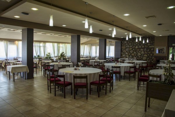 Restoran sa smeštajem Lovac