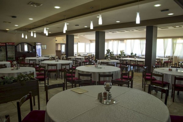 Restoran sa smeštajem Lovac