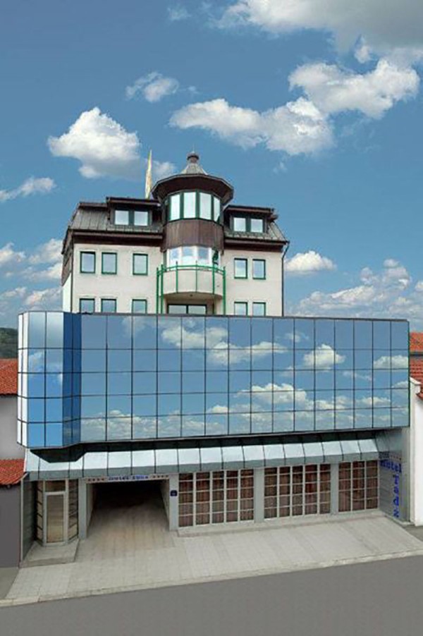 Hotel Tadž S