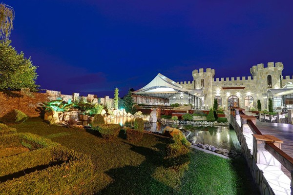 ZAMAK JUG BOGDAN - Srednja sala